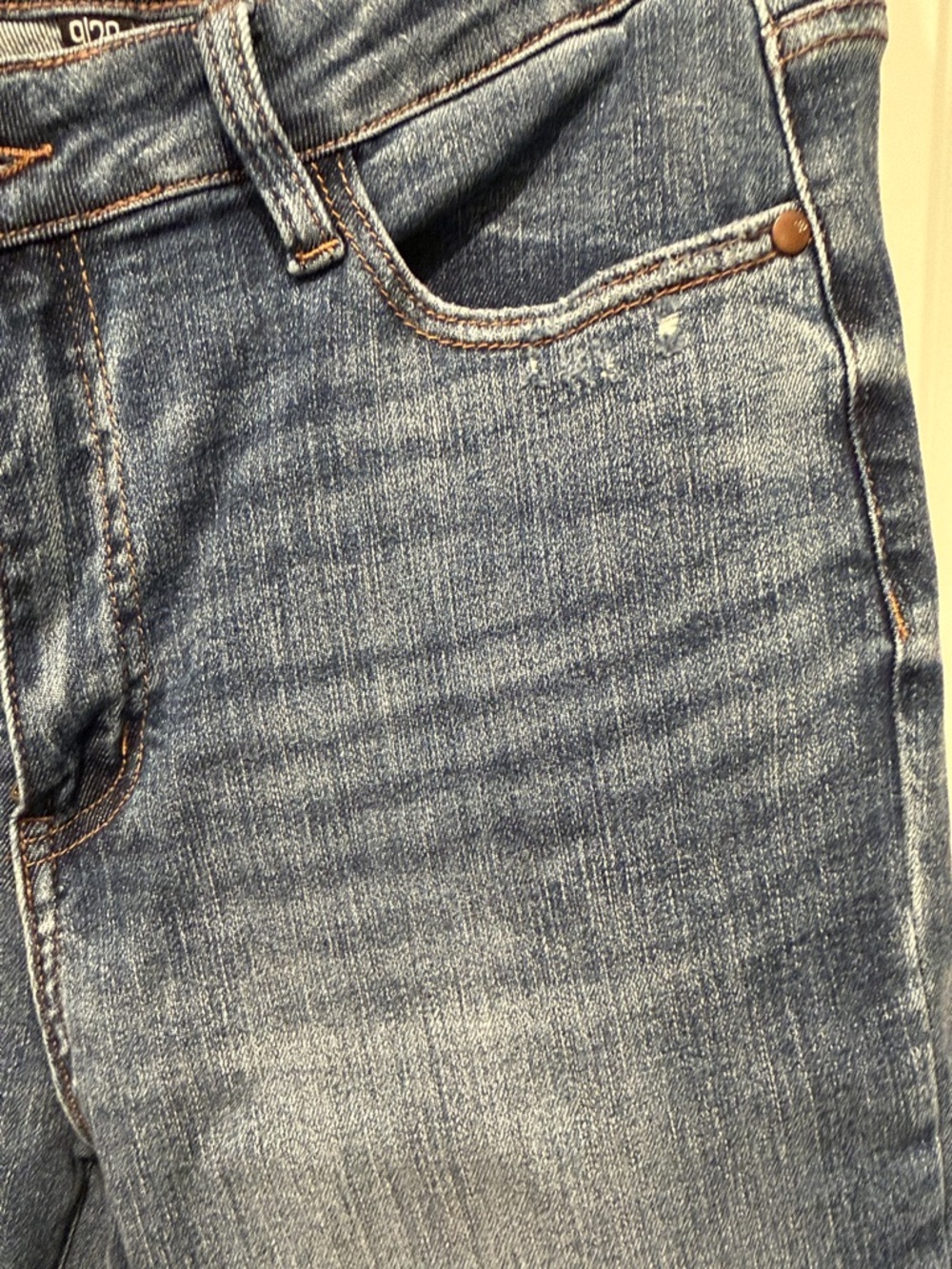 Judy Blue Cropped Wide-Leg Jeans in Medium Blue - Picture 3 of 4
